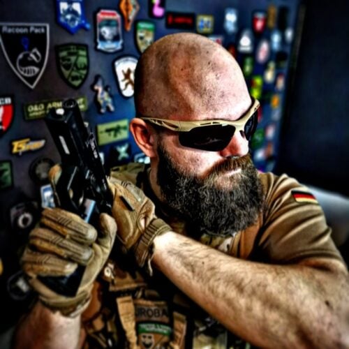 Swiss Eye Attac tactical glasses in gebruik